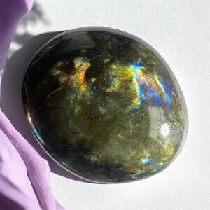 Labradorite Crystal Round‎ Palmstone (3)